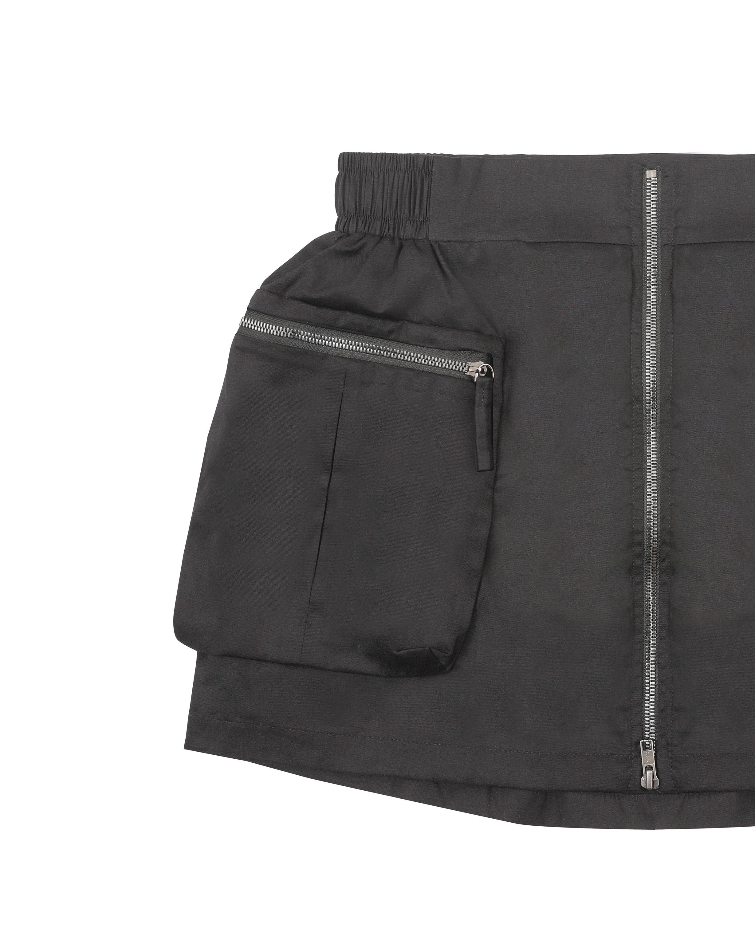 Cargo skirt in black